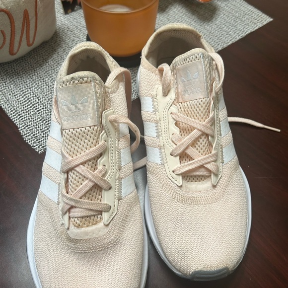 ADIDAS TENNIS SHOES - Picture 4 of 5